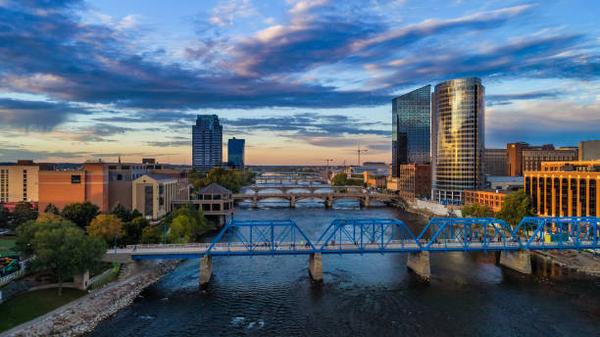 Ultimate Guide to Orlando Hotels with Free Shuttle Services